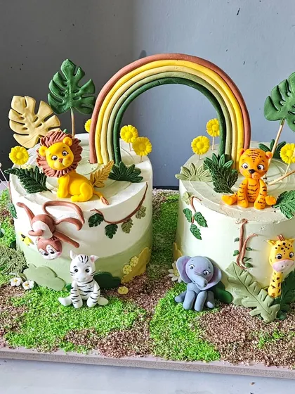The full view of the connecting jungle cakes, showing how the two separate cakes come together to form one large, continuous safari scene.