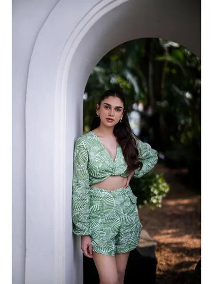 The full look of the Summer Somewhere set. It's the ideal outfit for a vacation or a summer day out.