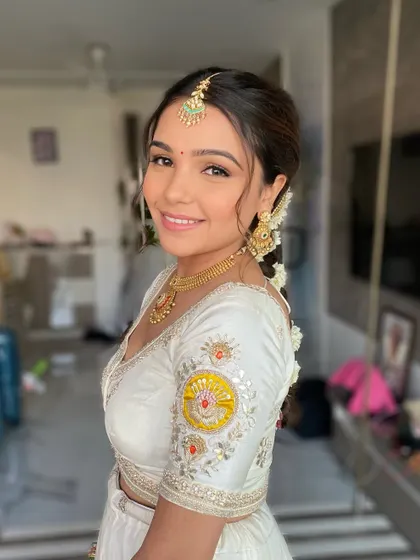 A beautiful, simple, and elegant look for Mansi. The makeup is fresh and minimal, with a focus on clean liner and glowing skin.
