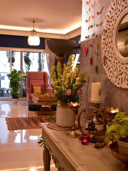 This look for the foyer is bright and cheerful, with fresh tuberoses and pink accents. It feels so welcoming and full of positive energy.