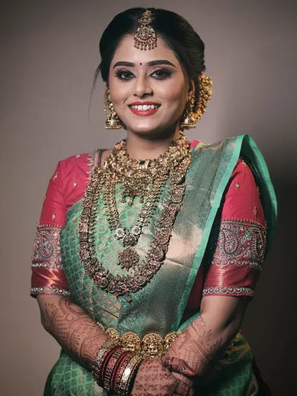 Another beautiful look for a classic South Indian wedding. We paired a traditional sea green Kanjivaram saree with a contrasting pink blouse and layered jewelry to create a look that is both regal and personal.