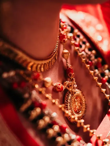 Another detailed shot of the necklace pendant. The craftsmanship on these temple pieces is truly something to admire.