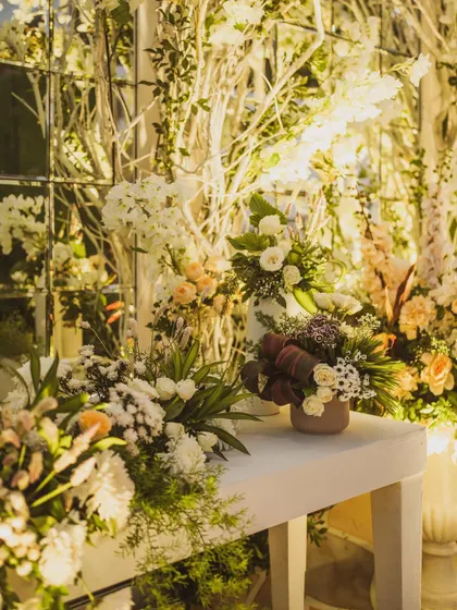 A close-up of the delicate floral arrangements used throughout the venue. I believe in using fresh, high-quality flowers to add natural beauty and elegance, even in the most grand and modern setups.