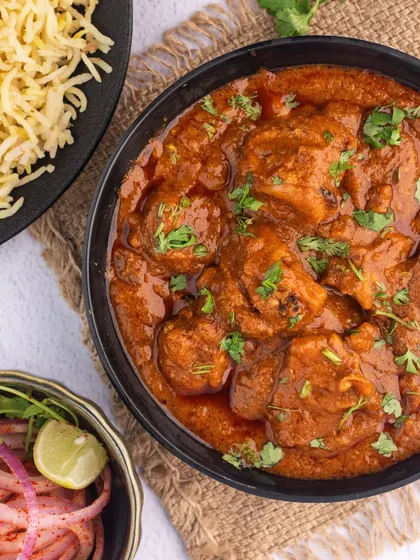 We know how to make food look comforting and rich. This shot of butter chicken for Lunchbox India focuses on the creamy texture and deep colors of the gravy, making it look absolutely irresistible.