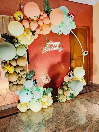 Another angle of the jungle animal ring decoration, showing how it can be set up in a home living room.