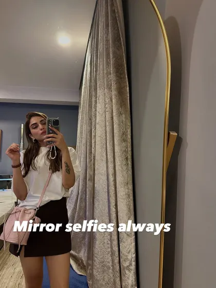 A mandatory mirror selfie before stepping out. This is part of a carousel about things that made me happy recently.