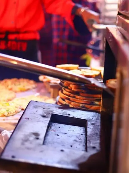 A slice of happiness, baked fresh on-site. Our live pizza station features a proper oven to deliver hot, cheesy, and delicious pizzas that are always a hit at any corporate gathering or party.