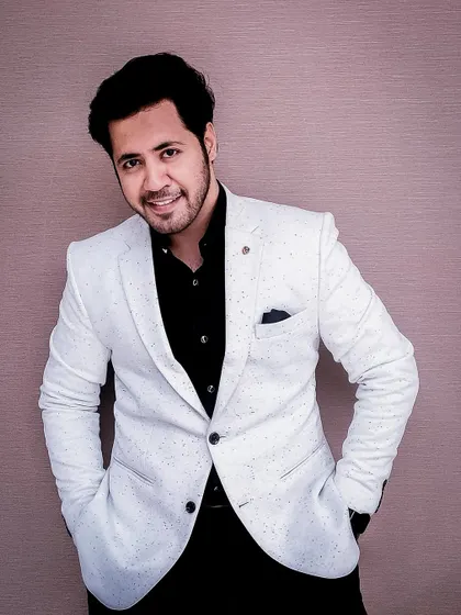 A sharp and modern look with a white blazer over a black shirt. This style is perfect for corporate events, award nights, or upscale Sangeet parties.