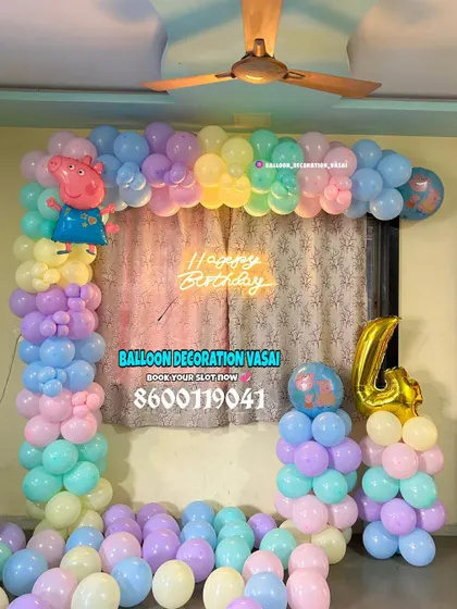 A pastel-colored Peppa Pig theme for a 4th birthday. This simple balloon arch is perfect for a home celebration.