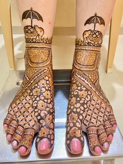 Adorable elephants with umbrellas on the ankles, with a full floral jaal pattern on the feet. So cute and so bridal.