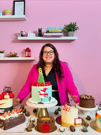 Hello, it's me, Sara! A quick introduction for those who are new here. I've been running this business for over a decade and I'm forever grateful for your love and support.