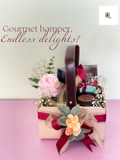 This mini hamper proves that gourmet delights can create endless joy. It's a small but thoughtful gesture for any occasion.