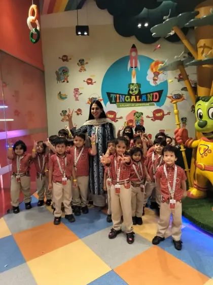 The whole class gets together for a final photo, full of happy faces and fun poses after a successful school outing at Tingaland.