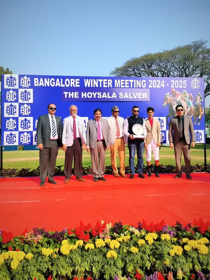 The presentation ceremony for The Hoysala Salver with the winning team of Vivaldo.