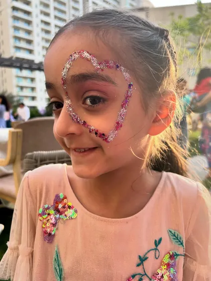 This glittery heart outline was one of the most requested designs of the day. It's sweet, sparkly, and perfect for any celebration.