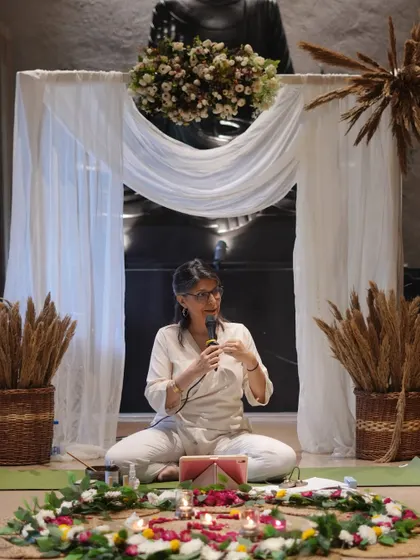 A moment of teaching during a women's wellness workshop. I focus on making complex topics like hormone health simple and accessible, providing practical tools that you can integrate into your daily life.