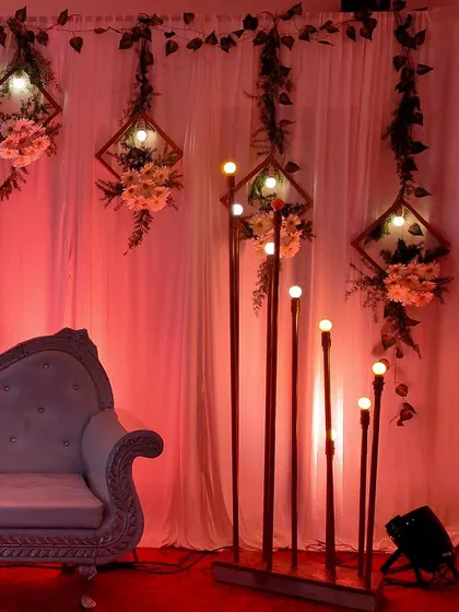 A duplicate image of the modern reception stage with geometric frames.