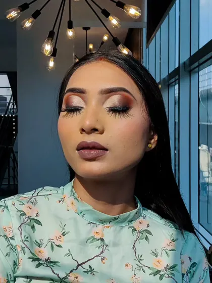 The sunlight hitting this half cut crease look really brings out the warmth and dimension in the eyeshadows.