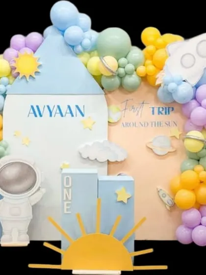 Avyaan's "First Trip Around The Sun" was an out-of-this-world celebration. This space-themed decor includes an astronaut, rocket ship, planets, and a galaxy of pastel balloons.