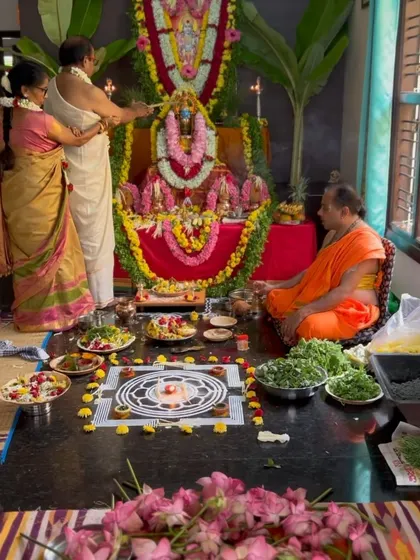 A wide view of the entire ceremony. It takes a lot to grow with a partner for 40 years. Such milestones should be celebrated with gratitude and reverence, surrounded by family and the divine.