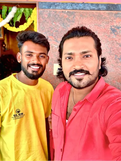 A picture with a fellow creator. I believe in supporting other young talents and collaborating to grow together. Power of youth.