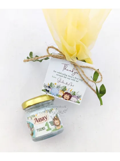 The complete jungle-themed mini jar candle favor, with its custom tag and net wrapping.