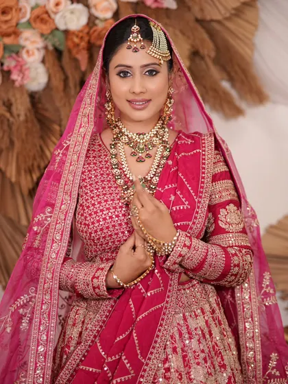 A complete bridal look featuring a heavy, gold-plated Kundan necklace, haath phool, and maang tikka, all available for rent.