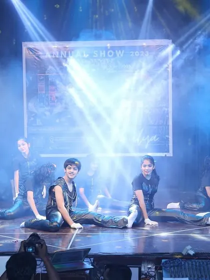 A dramatic floor pose under the spotlights, a cool finishing touch to a powerful performance.