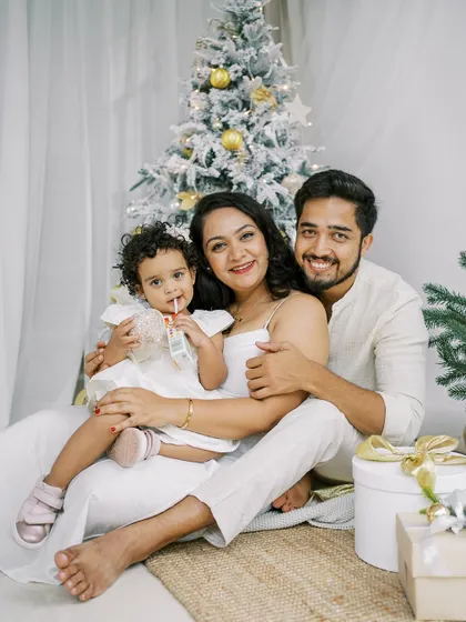 A family portrait in all white, creating a clean and modern look for their holiday photo.