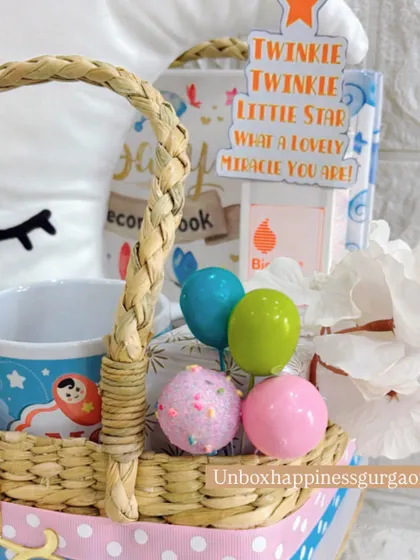 This close-up highlights the mini balloon decorations and the "Twinkle Twinkle Little Star" card, perfect for a dreamy, celestial-themed baby shower.