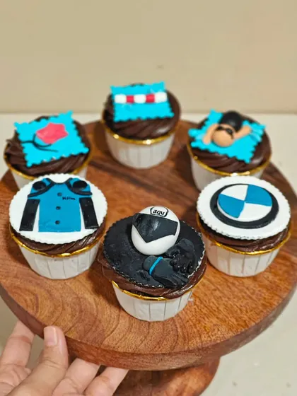 I had so much fun creating these custom cupcakes for a couple who loves biking and swimming. From the tiny fondant swimmer to the BMW logo and biker jacket, every detail is handcrafted to celebrate their unique story.