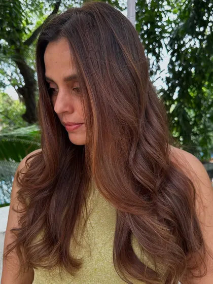 Another shot of her beautiful holiday hair. The warm tones and soft waves are perfect for a getaway.