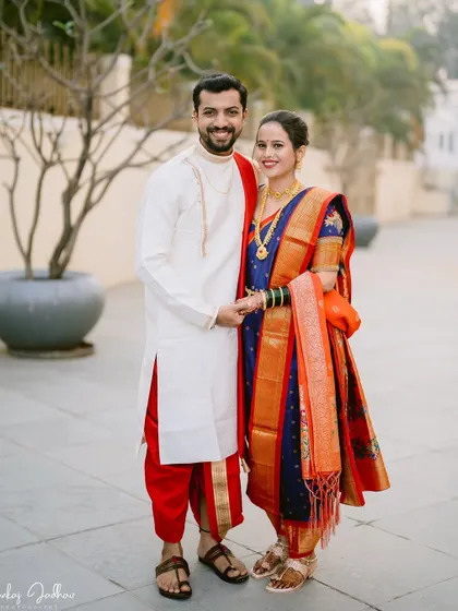 A classic portrait of Sayali and Gaurav in their traditional Maharashtrian wedding attire.