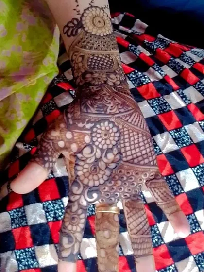 This non-bridal design is packed with detail, from the wrist to the fingertips, perfect for a family member at a wedding.