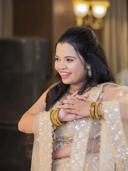 A beautiful shot of the bride performing a dance at her Sangeet ceremony.