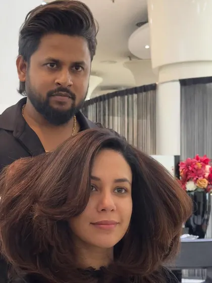 Fresh look, fresh energy. This rich brown color with subtle highlights is styled with lots of volume for a powerful and confident look.