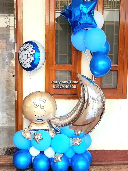 A cute "Welcome Baby" balloon bouquet with a baby and moon foil balloon.