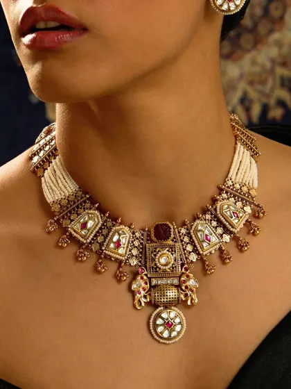 A close-up of the stunning jharokha-style bridal necklace, showcasing the incredible detail and craftsmanship.