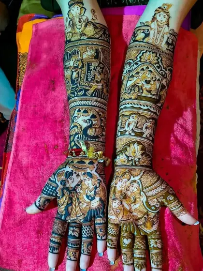 This grand design includes portraits of Ganesha and Krishna, along with multiple wedding scenes, making it a divine masterpiece.