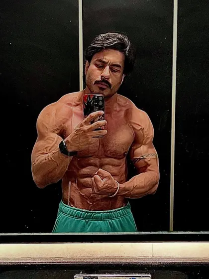 A powerful selfie in the mirror, showing a shredded and vascular core. This is the "mean" look I talk about in my physique updates.