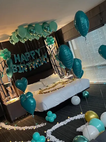 A full view of the modern and chic dark green birthday room decoration.