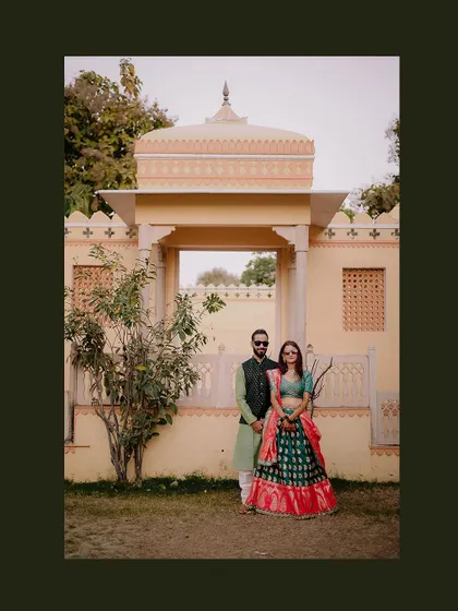 A classic portrait of the couple during their mehendi ceremony in Orchha.