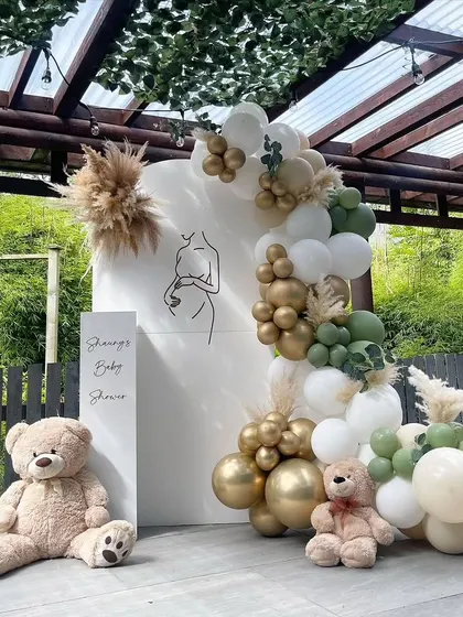A duplicate of the minimalist and modern baby shower setup, proving that a great experience can be created quickly and beautifully.
