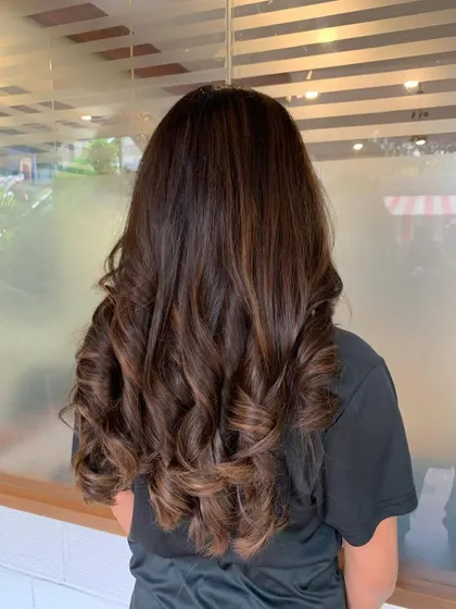 The back view of the caramel highlights.