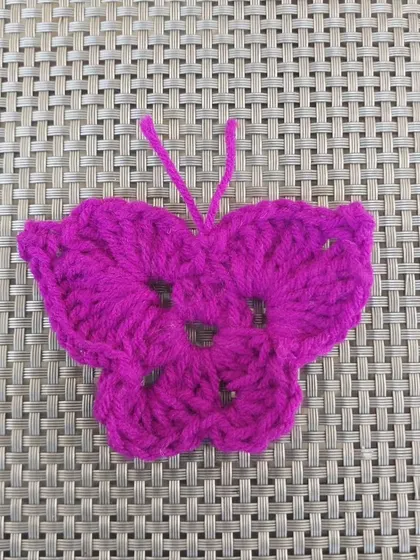 A single butterfly applique. This versatile piece can be made into a keychain, hairclip, bookmark, or anything else you can imagine.