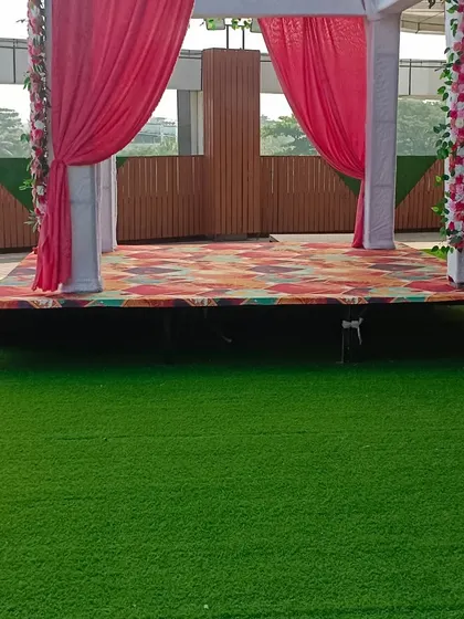 A simple mandap setup on the attached lawn of Ellora banquet hall. This is a great option for clients who want an outdoor ceremony with the convenience of an indoor hall.