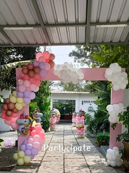 Another view of the unicorn-themed entrance arch. The pastel balloons and cloud-like white clusters create a dreamy pathway into the party.