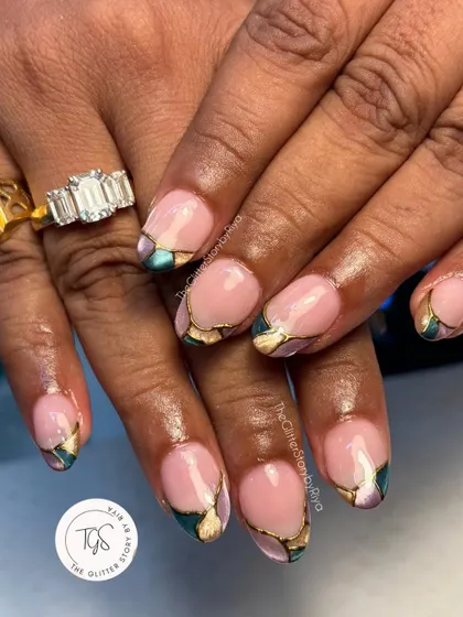 A beautiful stained-glass effect created with deep jewel tones and fine gold chrome outlines. This is a great example of how we can play with color and texture for a unique look.