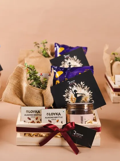 The final arrangement of the Raphe Women's Day gift trays. Each one is carefully composed to be visually appealing and full of delightful surprises.