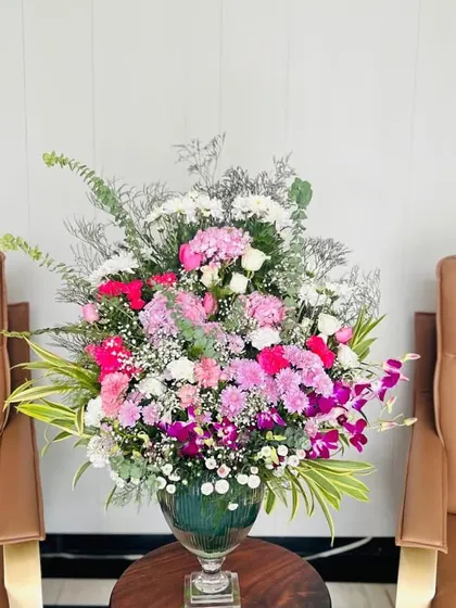 We also provide large flower arrangements and bouquets for clubhouses or party halls. This vase contains a mix of fresh flowers like carnations, orchids, and lilies, perfect as a centerpiece or for a reception table.